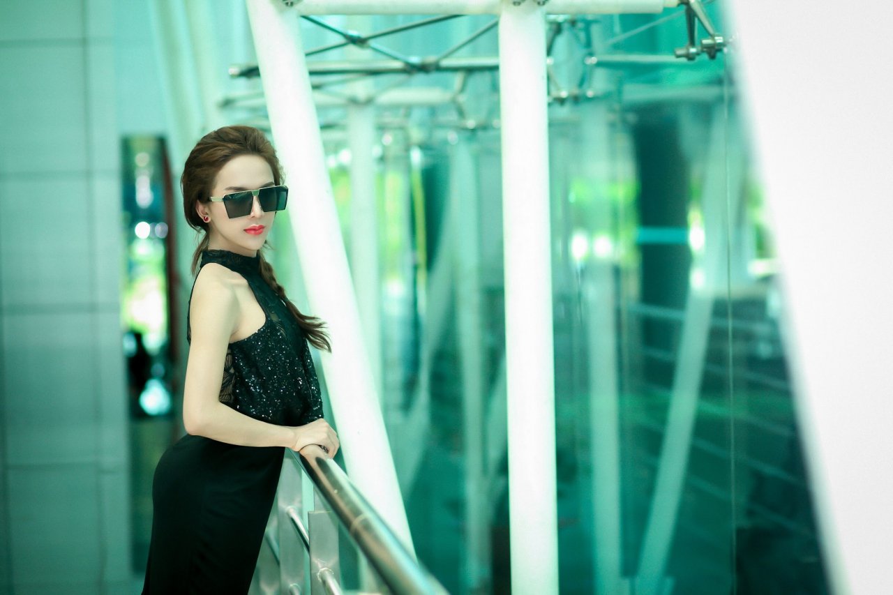 khong-chi-khoe-su-nghiep-thang-tien-hot-girl-chuyen-gioi-tran-doan-con-khien-fans-ghen-ti-khi-lo-anh-ban-trai