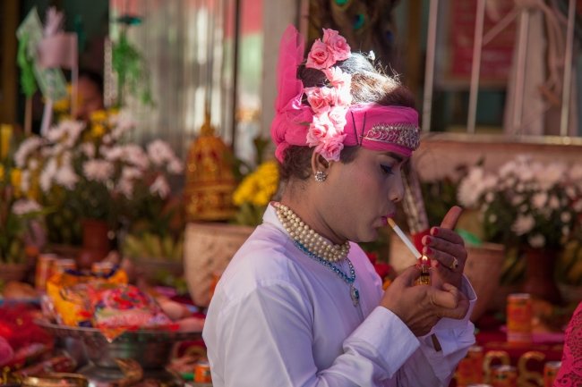nghe-lam-dong-co-net-van-hoa-lgbt-doc-dao-cua-a-dong
