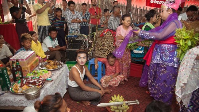 nghe-lam-dong-co-net-van-hoa-lgbt-doc-dao-cua-a-dong