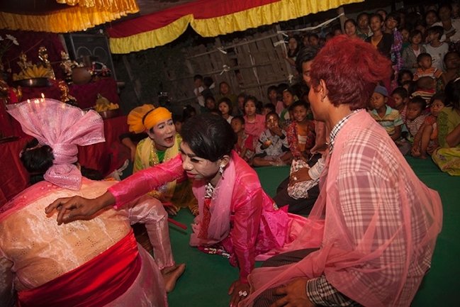 nghe-lam-dong-co-net-van-hoa-lgbt-doc-dao-cua-a-dong