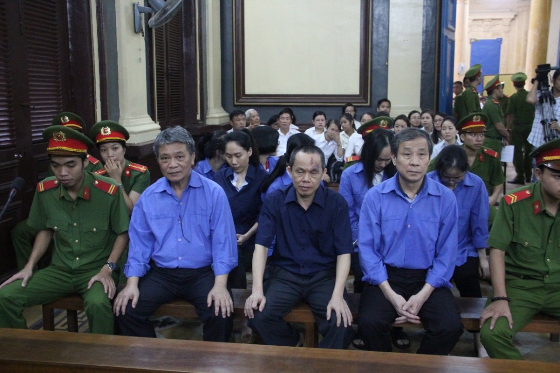 nu-dai-gia-hua-thi-phan-xin-xet-xu-vang-mat