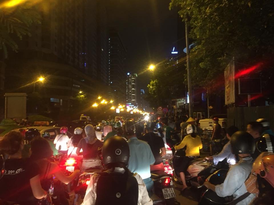 ha-noi-chay-lon-tang-25-cao-oc-mb-grand-tower-tren-duong-le-van-luong
