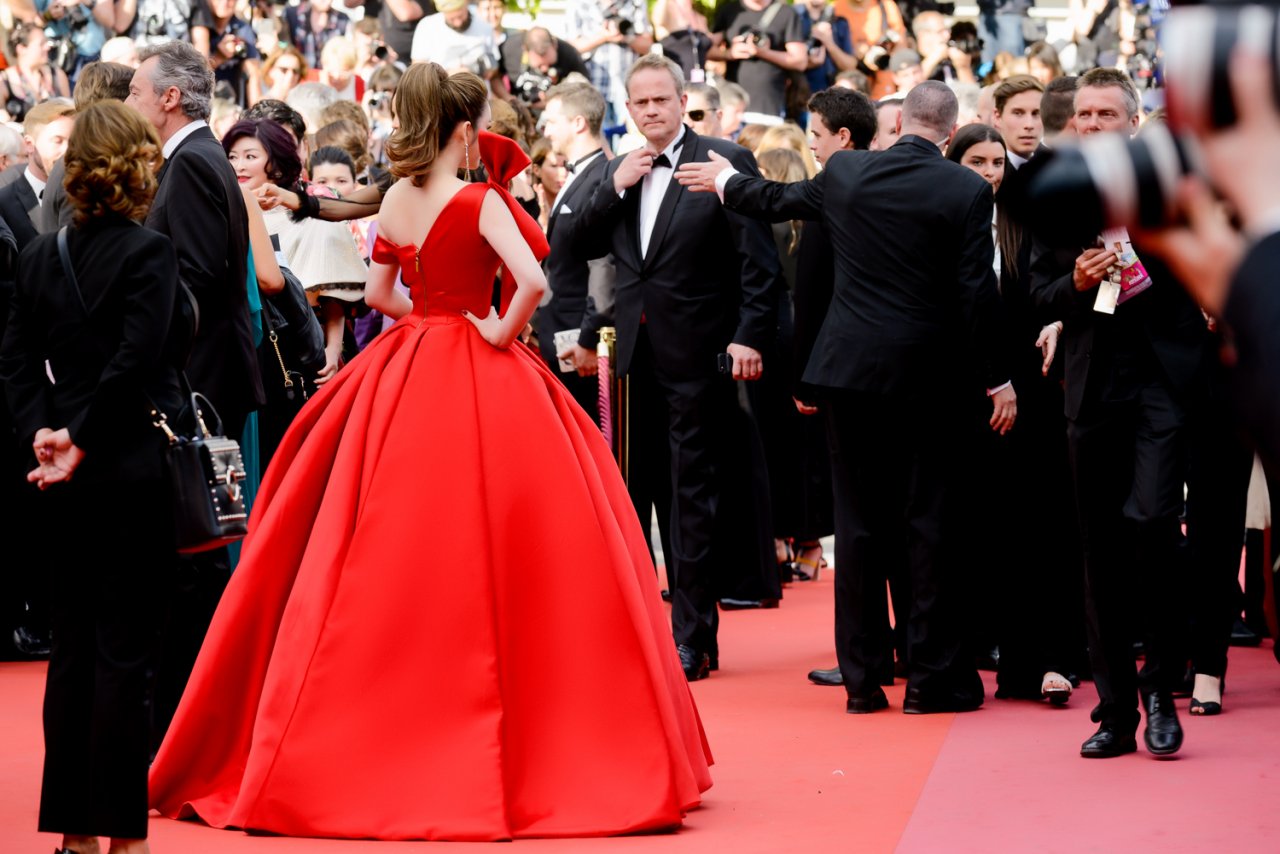 sau-lum-xum-ly-nha-ky-hoa-cong-chua-cinderella-ngay-khai-mac-lhp-cannes