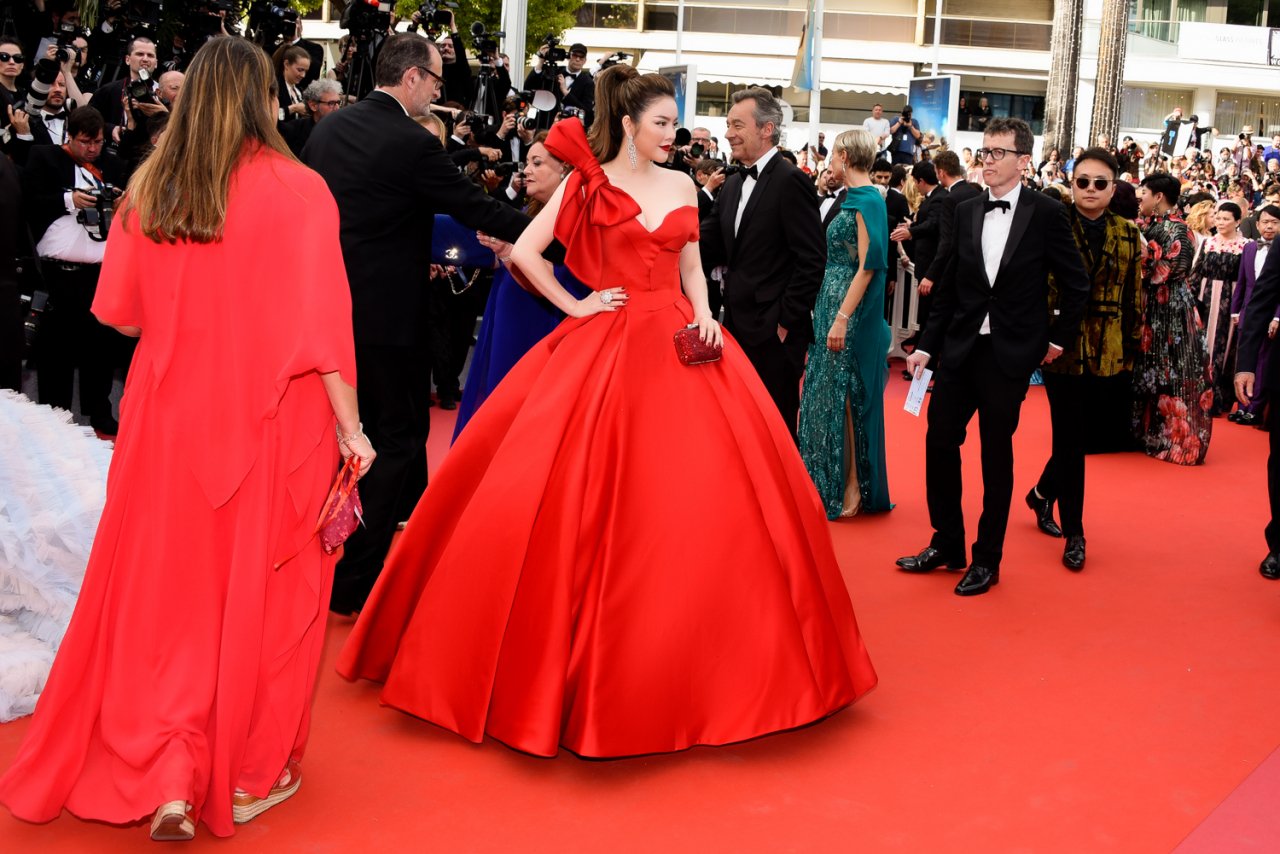 sau-lum-xum-ly-nha-ky-hoa-cong-chua-cinderella-ngay-khai-mac-lhp-cannes