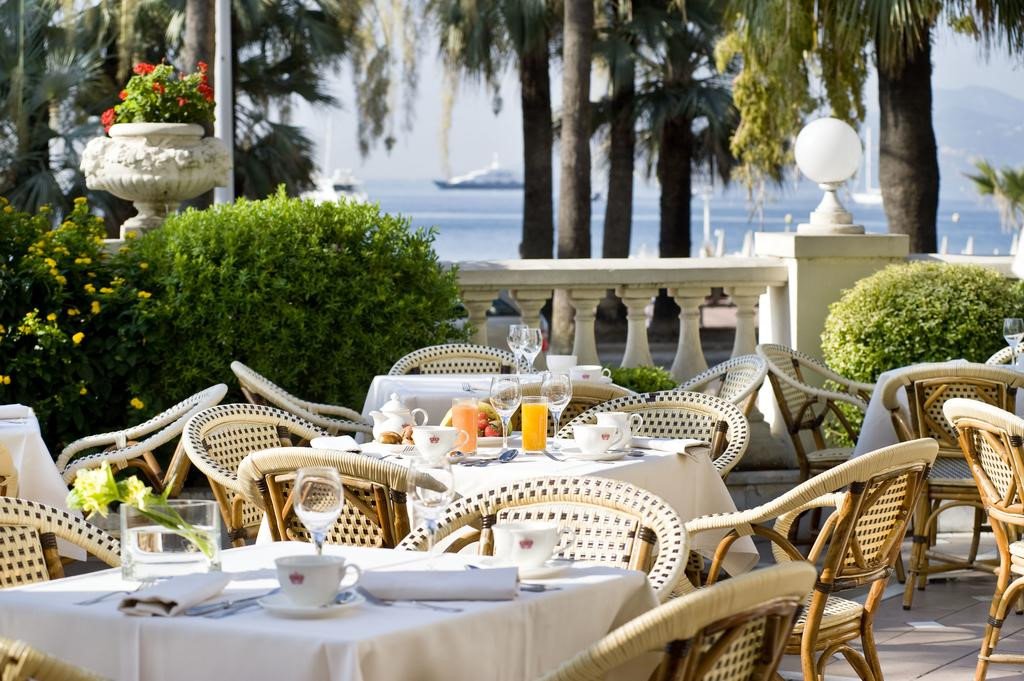 Cận cảnh khách sạn và căn phòng Phạm Băng Băng ở tại LHP Cannes