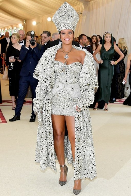 bieu-tuong-cua-cong-dong-lgbt-gay-an-tuong-tai-met-gala-2018