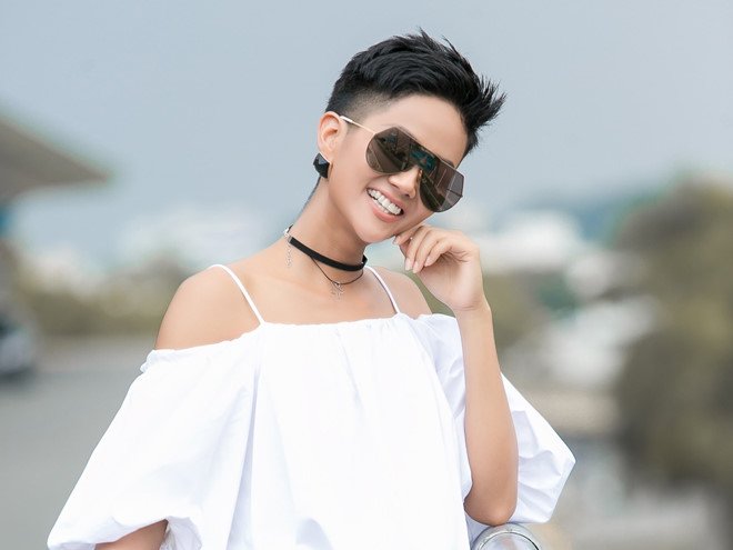 vua-xuong-toc-hhen-nie-dien-nguyen-cay-do-noi-bat-giua-thoi-tiet-lanh-gia-o-new-zealand