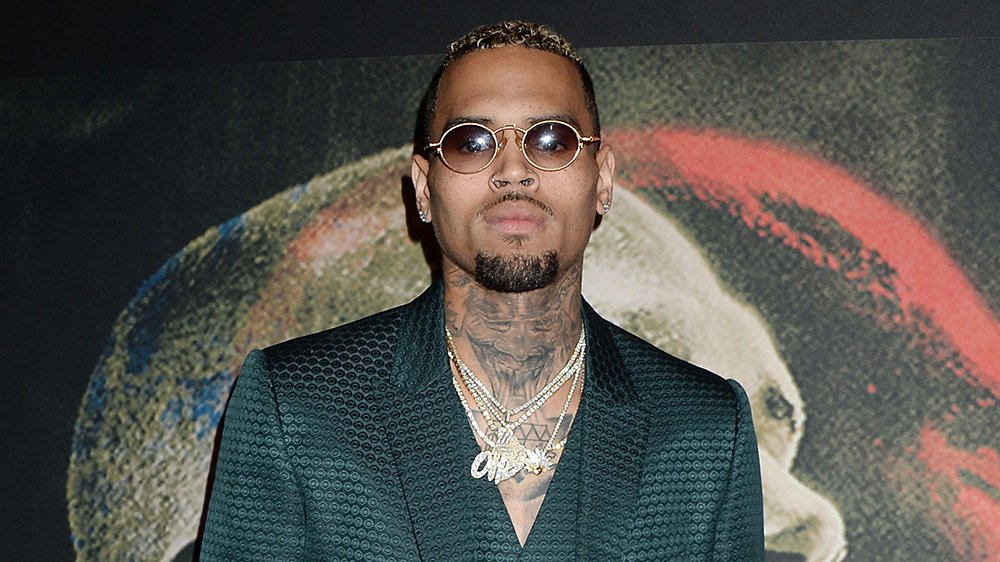 chris-brown-bi-to-vi-toi-cuong-hiep-phu-nu-tai-nha-rieng