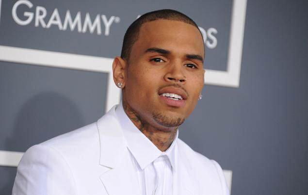 chris-brown-bi-to-vi-toi-cuong-hiep-phu-nu-tai-nha-rieng