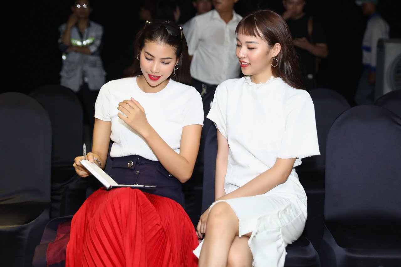 pham-huong-chon-quan-quan-the-face-phi-phuong-anh-lam-guong-mat-mo-man-show-thoi-trang-doc-dao