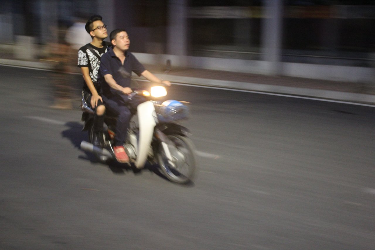 nhung-hinh-anh-xau-xi-tai-pho-di-bo-trinh-cong-son-trong-nhung-ngay-dau-khai-mac