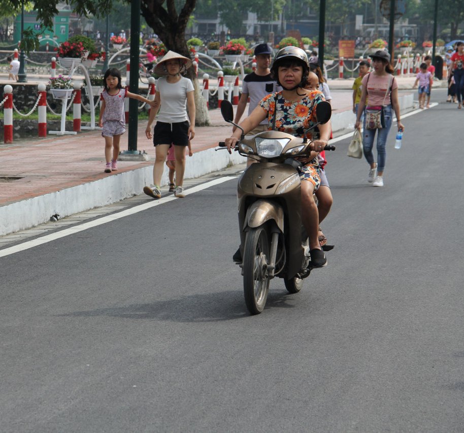 nhung-hinh-anh-xau-xi-tai-pho-di-bo-trinh-cong-son-trong-nhung-ngay-dau-khai-mac