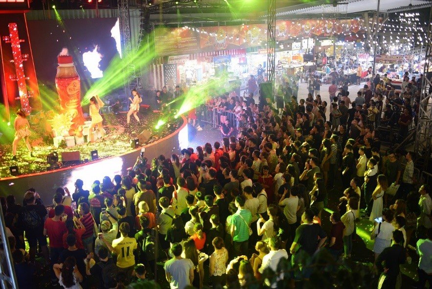 lan-dau-tien-co-pho-hang-nong-voi-100-gian-hang-thach-thuc-gioi-tre-da-nang