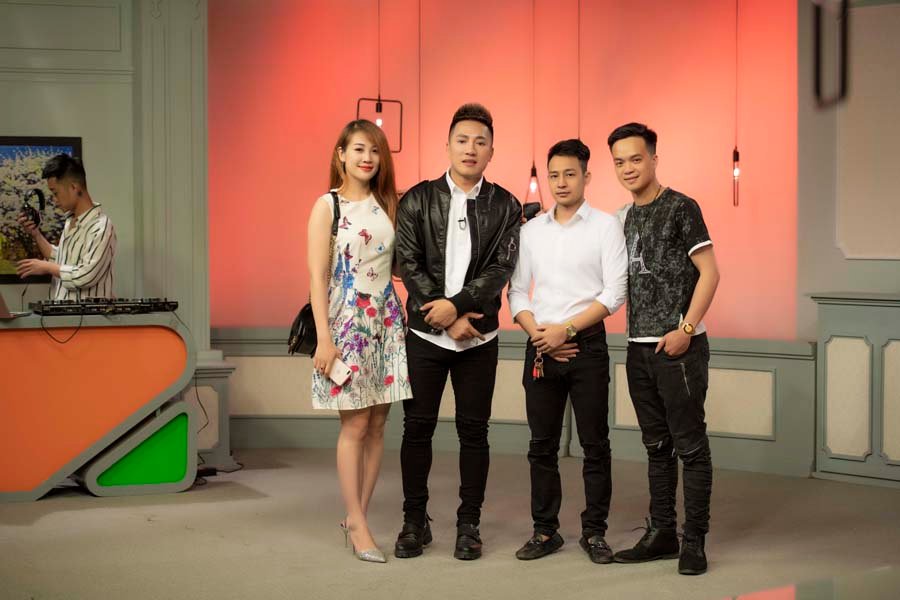 chau-khai-phong-phai-tra-gia-dat-sau-thanh-cong-voi-hit-ngam-hoa-le-roi