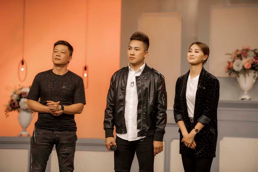 chau-khai-phong-phai-tra-gia-dat-sau-thanh-cong-voi-hit-ngam-hoa-le-roi