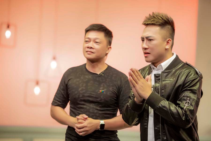 chau-khai-phong-phai-tra-gia-dat-sau-thanh-cong-voi-hit-ngam-hoa-le-roi