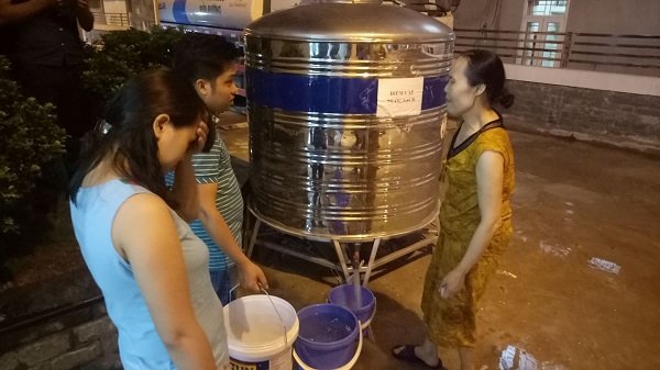 hang-loat-cu-dan-xuan-mai-riverside-bi-ngo-doc-do-nguon-nuoc-nhiem-ban