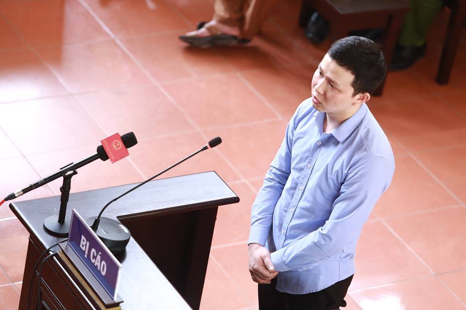 truc-tiep-xet-xu-vu-bac-si-hoang-cong-luong-toa-xet-hoi-bi-cao-bui-manh-quoc