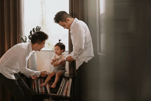 Hạnh phúc được làm cha của cặp nhiếp ảnh gia đồng tính