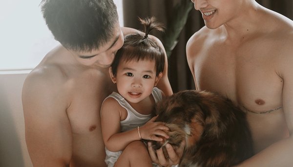 Hạnh phúc được làm cha của cặp nhiếp ảnh gia đồng tính