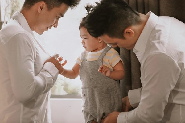 Hạnh phúc được làm cha của cặp nhiếp ảnh gia đồng tính