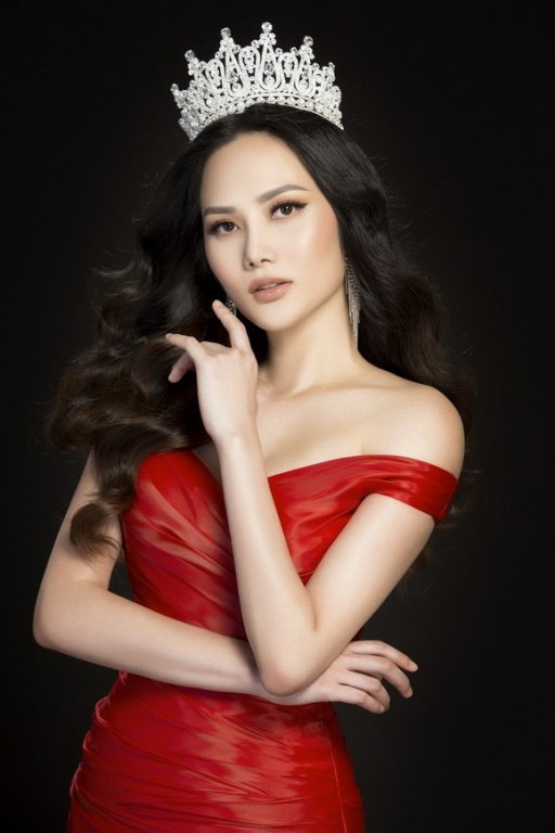 dieu-linh-khoe-anh-doi-vuong-mien-sau-loi-chuc-cua-dan-my-nhan-viet-truoc-chung-ket-nu-hoang-du-lich-quoc-te-2018