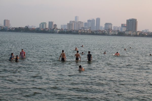 ha-noi-nang-nong-ho-tay-bien-thanh-bai-bien-tu-do