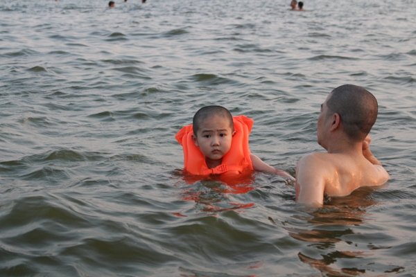 ha-noi-nang-nong-ho-tay-bien-thanh-bai-bien-tu-do