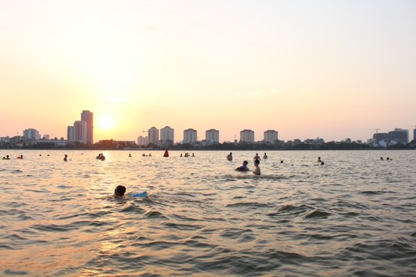 ha-noi-nang-nong-ho-tay-bien-thanh-bai-bien-tu-do