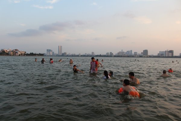 ha-noi-nang-nong-ho-tay-bien-thanh-bai-bien-tu-do