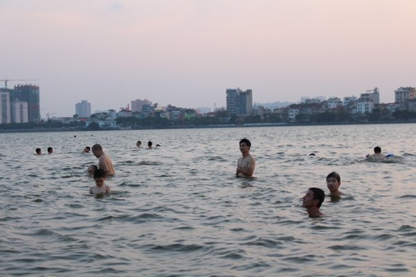 ha-noi-nang-nong-ho-tay-bien-thanh-bai-bien-tu-do
