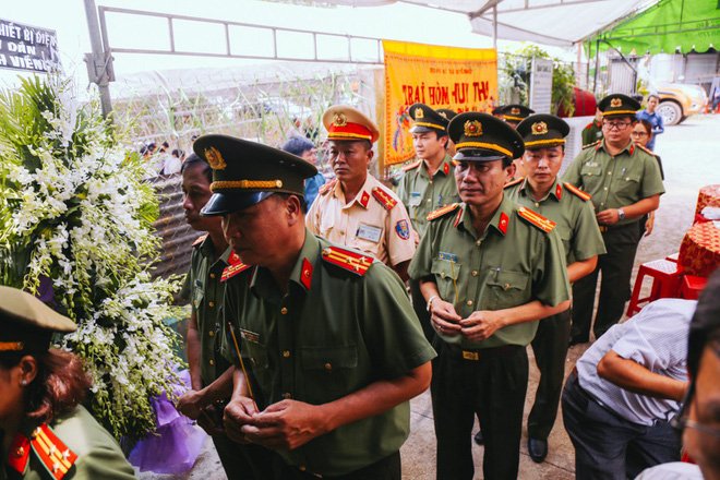 Nước mắt người thân của hiệp sĩ bị đâm tử vong: 