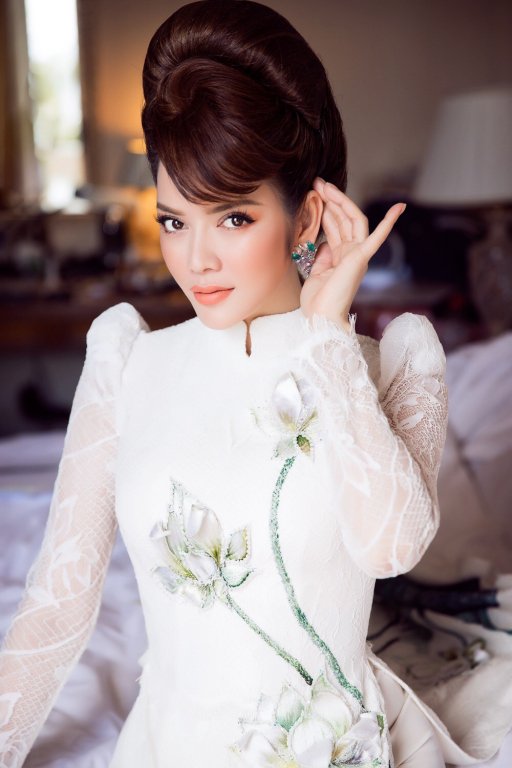 ngam-nhin-my-nhan-viet-dien-ao-dai-truyen-thong-tren-tham-do-cannes-2018