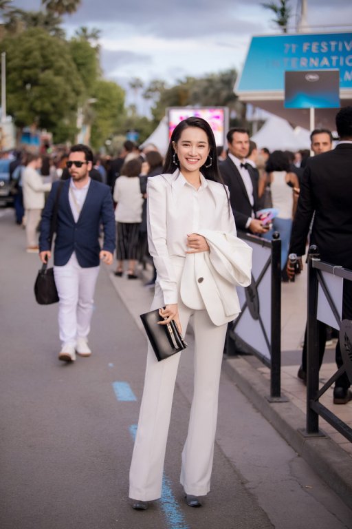 ngam-nhin-my-nhan-viet-dien-ao-dai-truyen-thong-tren-tham-do-cannes-2018