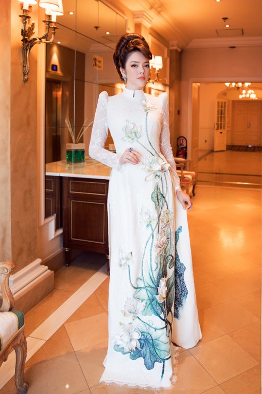 ngam-nhin-my-nhan-viet-dien-ao-dai-truyen-thong-tren-tham-do-cannes-2018