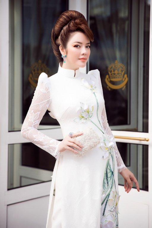 ngam-nhin-my-nhan-viet-dien-ao-dai-truyen-thong-tren-tham-do-cannes-2018