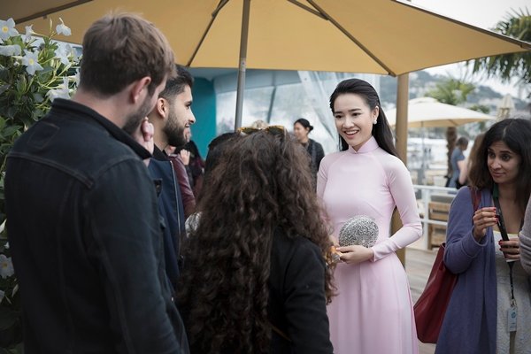 ngam-nhin-my-nhan-viet-dien-ao-dai-truyen-thong-tren-tham-do-cannes-2018