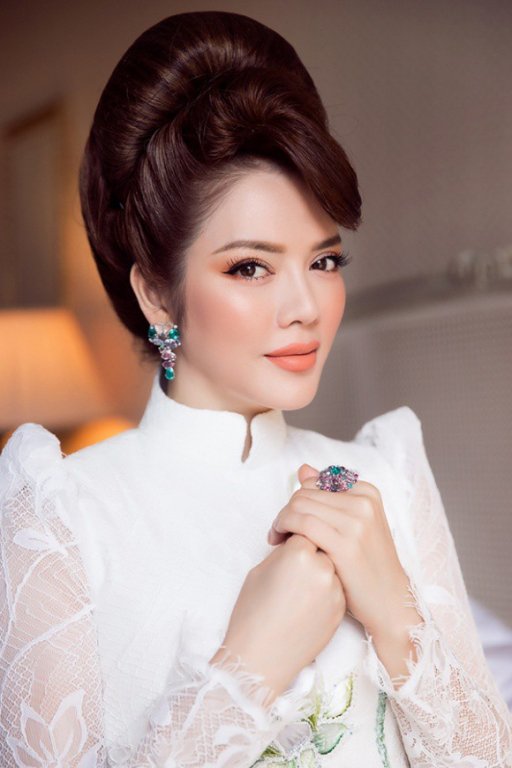 ngam-nhin-my-nhan-viet-dien-ao-dai-truyen-thong-tren-tham-do-cannes-2018