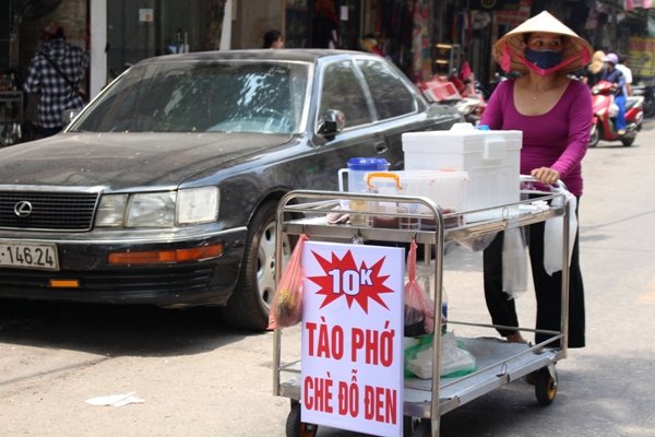 nguoi-lao-dong-nhoc-nhan-muu-sinh-duoi-cai-nang-nhu-do-lua-cua-ha-noi