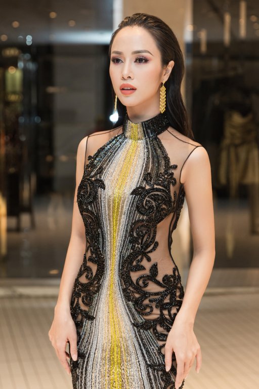 vu-ngoc-anh-lien-tuc-gay-tranh-cai-khi-dien-nhung-bo-canh-ho-bao-tren-tham-do-cannes-2018