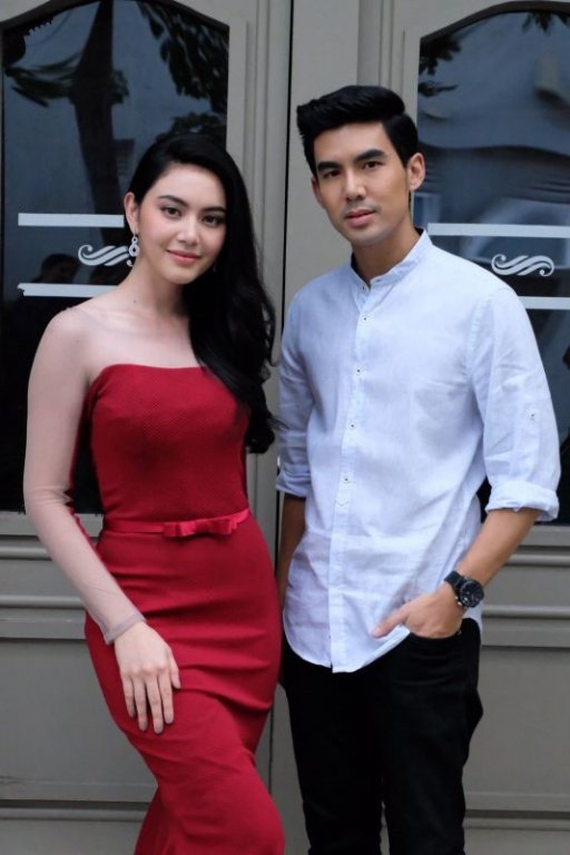 Cuộc tình như mơ của mỹ nữ Thái đóng MV 'Chạy ngay đi' của Sơn Tùng
