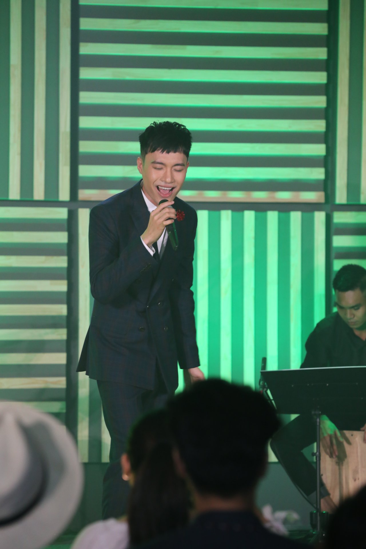 pham-anh-duy-ca-si-hiem-co-kho-tim-trong-showbiz-viet