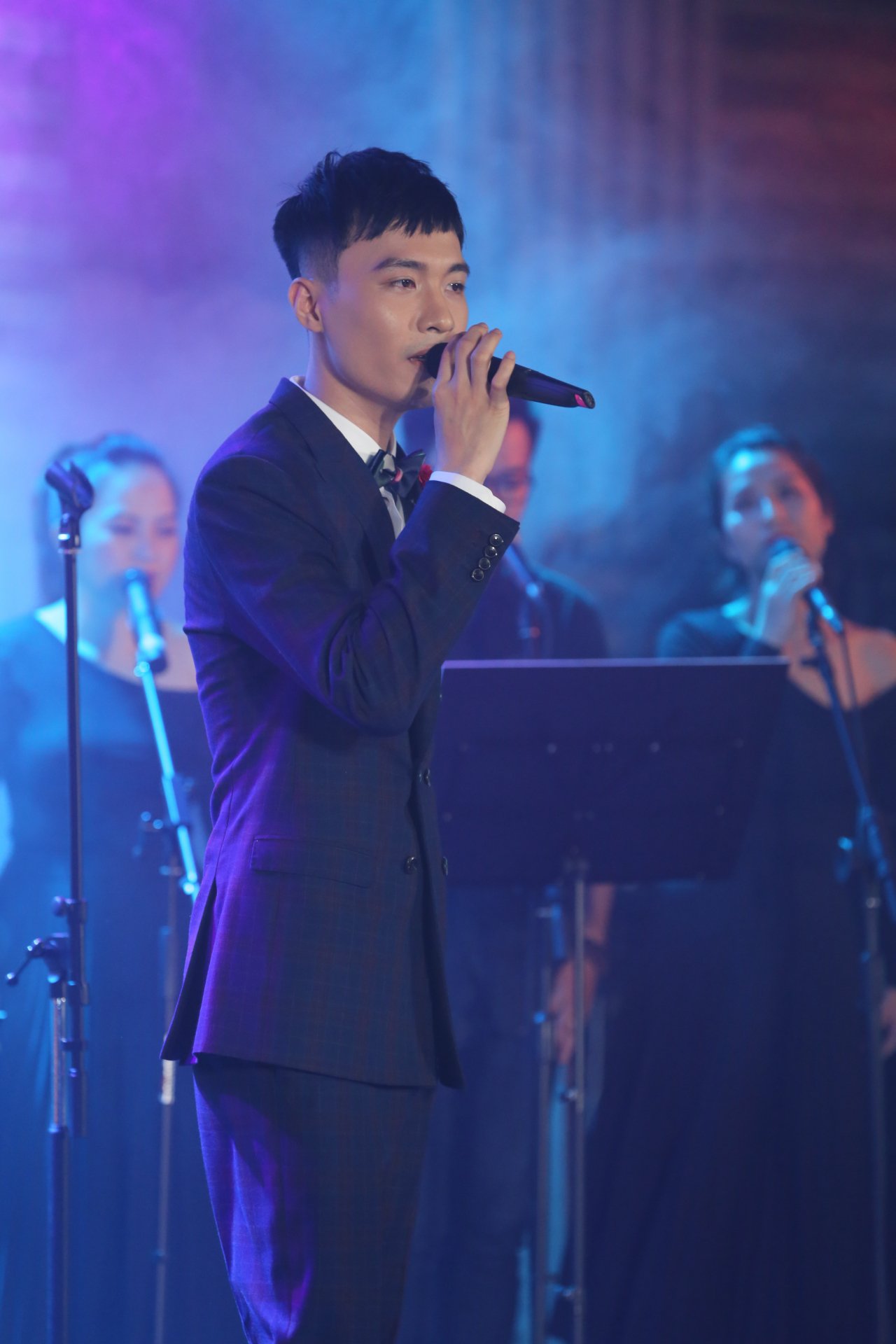 pham-anh-duy-ca-si-hiem-co-kho-tim-trong-showbiz-viet