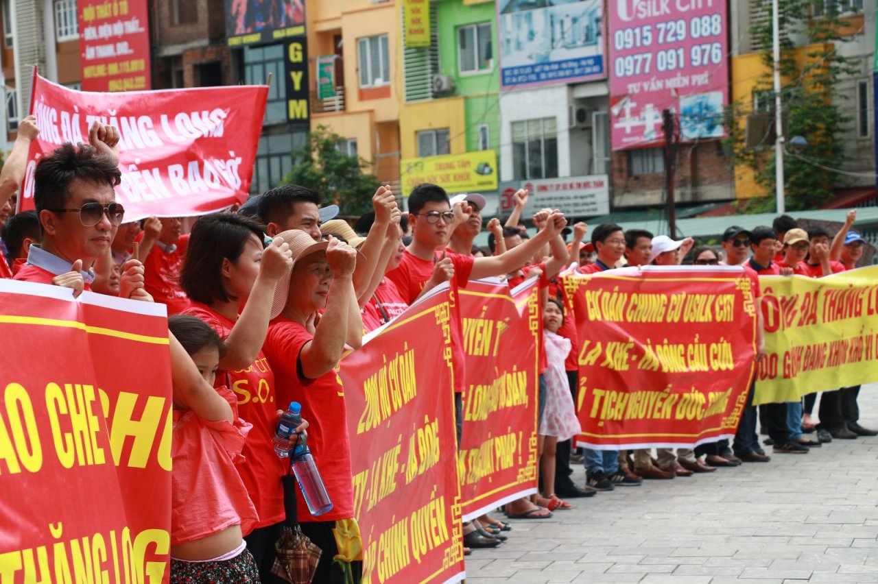 cu-dan-usilk-city-xuong-duong-doi-nha-ao-do-bang-ron-nhuom-do-du-an