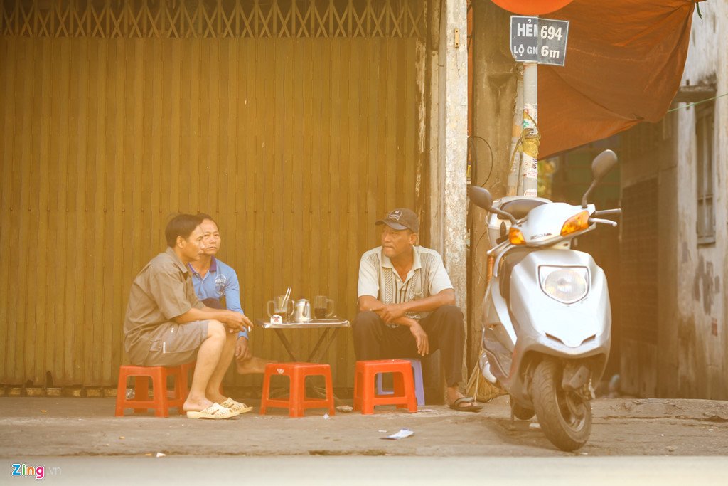 Khoảnh khắc thân quen trên đường phố Sài Gòn