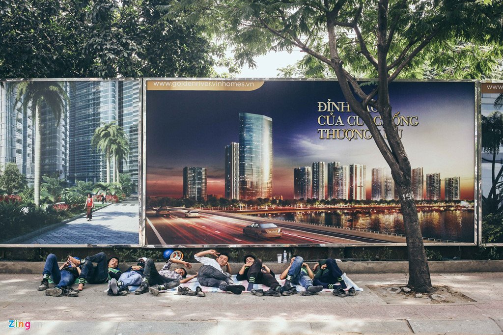 Khoảnh khắc thân quen trên đường phố Sài Gòn