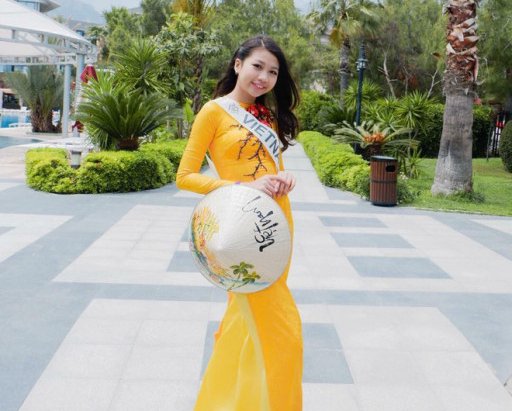 co-be-13-tuoi-cao-1m72-ngoc-lan-vy-vua-gianh-ngoi-hoa-hau-hoan-vu-nhi-the-gioi-2018