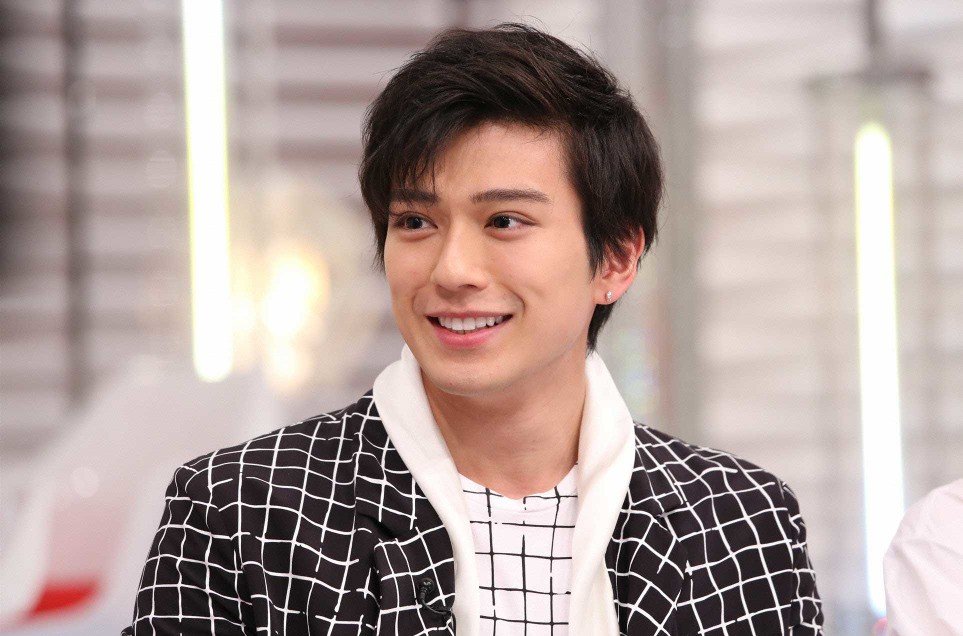 arata-mackenyu-la-ai-va-vu-be-boi-tinh-duc-cua-tai-tu-nhat-arata-mackenyu-la-gi