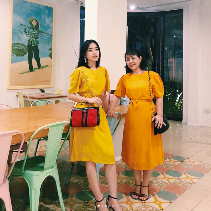 my-nhan-viet-dai-chien-voi-nhung-chiec-dam-vang-ruc-ro