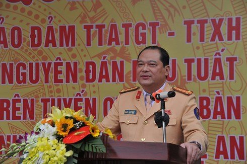 tranh-luan-nay-lua-ve-dau-gia-bien-so-dep
